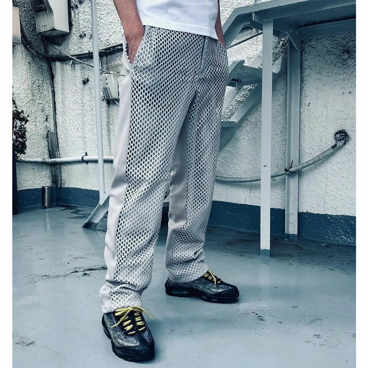 SHINICHIRO ARAKAWA｜マリエリア｜その他パンツ｜グレー｜モデル着用