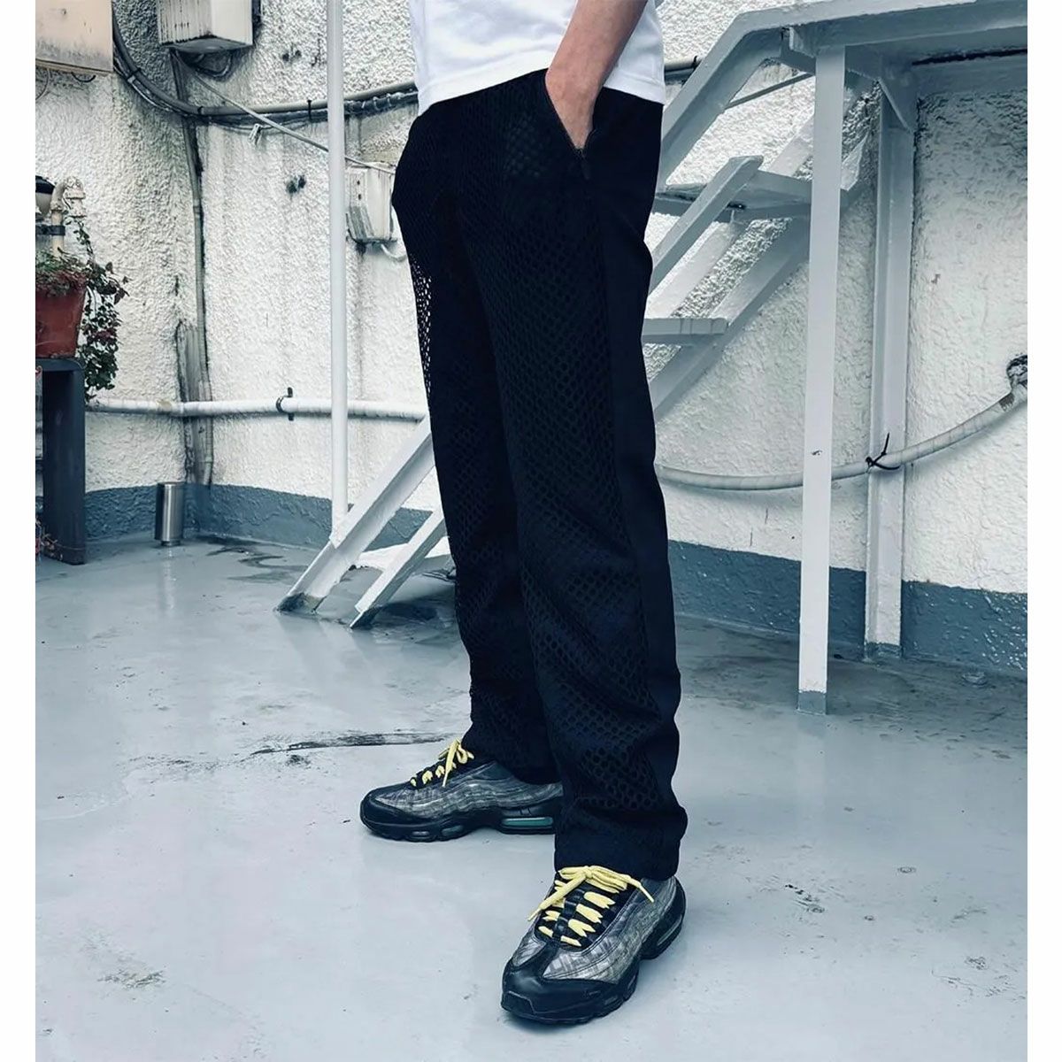 SHINICHIRO ARAKAWA｜マリエリア｜その他パンツ｜ブラック｜モデル着用