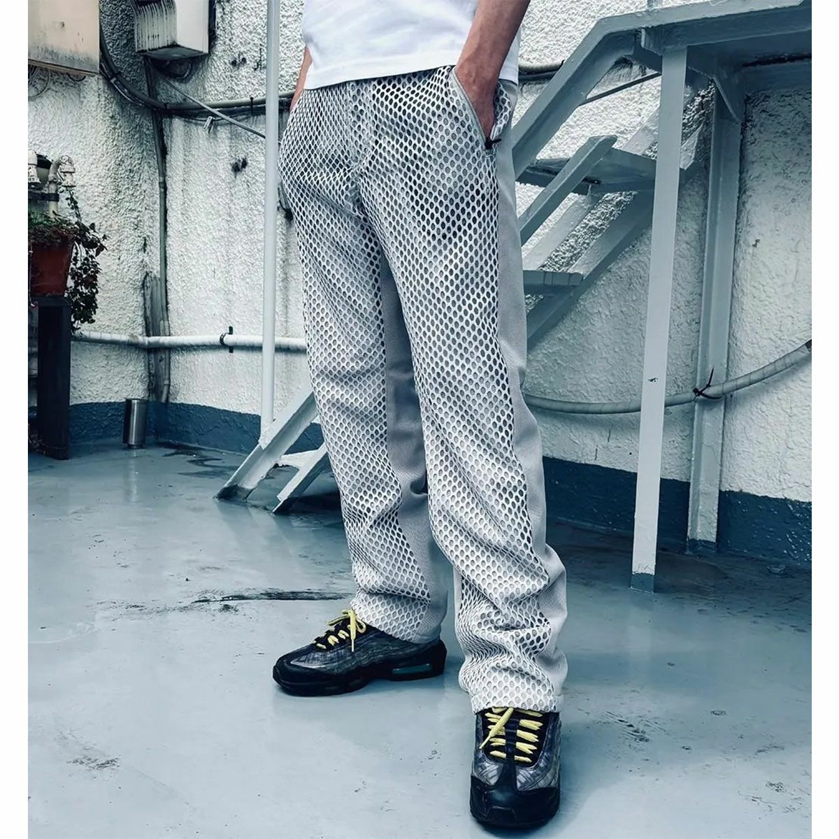 SHINICHIRO ARAKAWA｜マリエリア｜その他パンツ｜グレー｜モデル着用