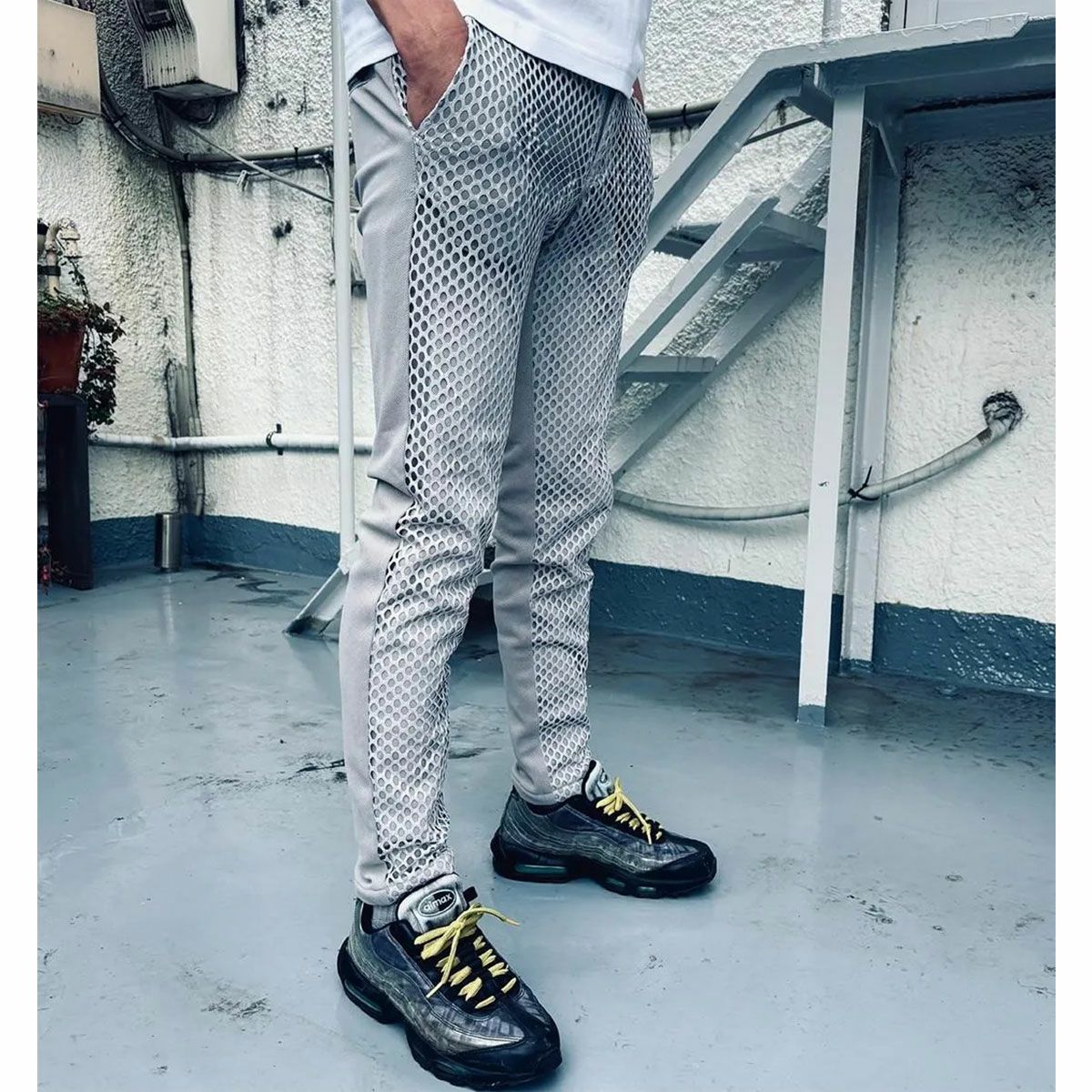 SHINICHIRO ARAKAWA｜マリエリア｜その他パンツ｜グレー｜モデル着用