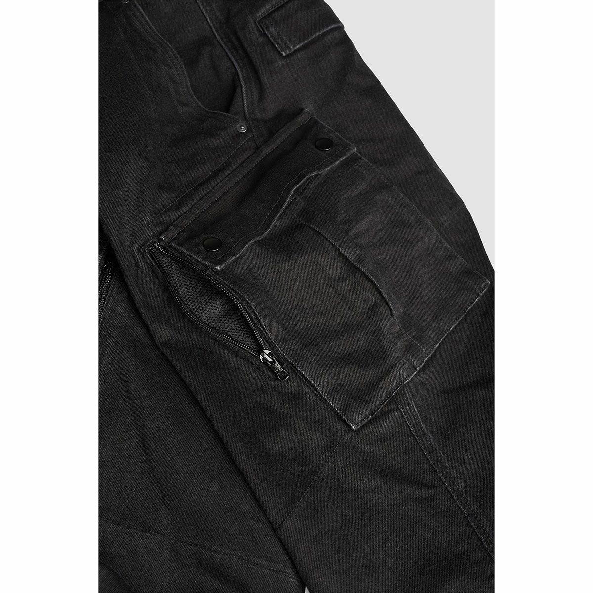 PANDO MOTO｜マーク ブラック AAA｜チノ・カーゴ｜ブラック｜モデル着用