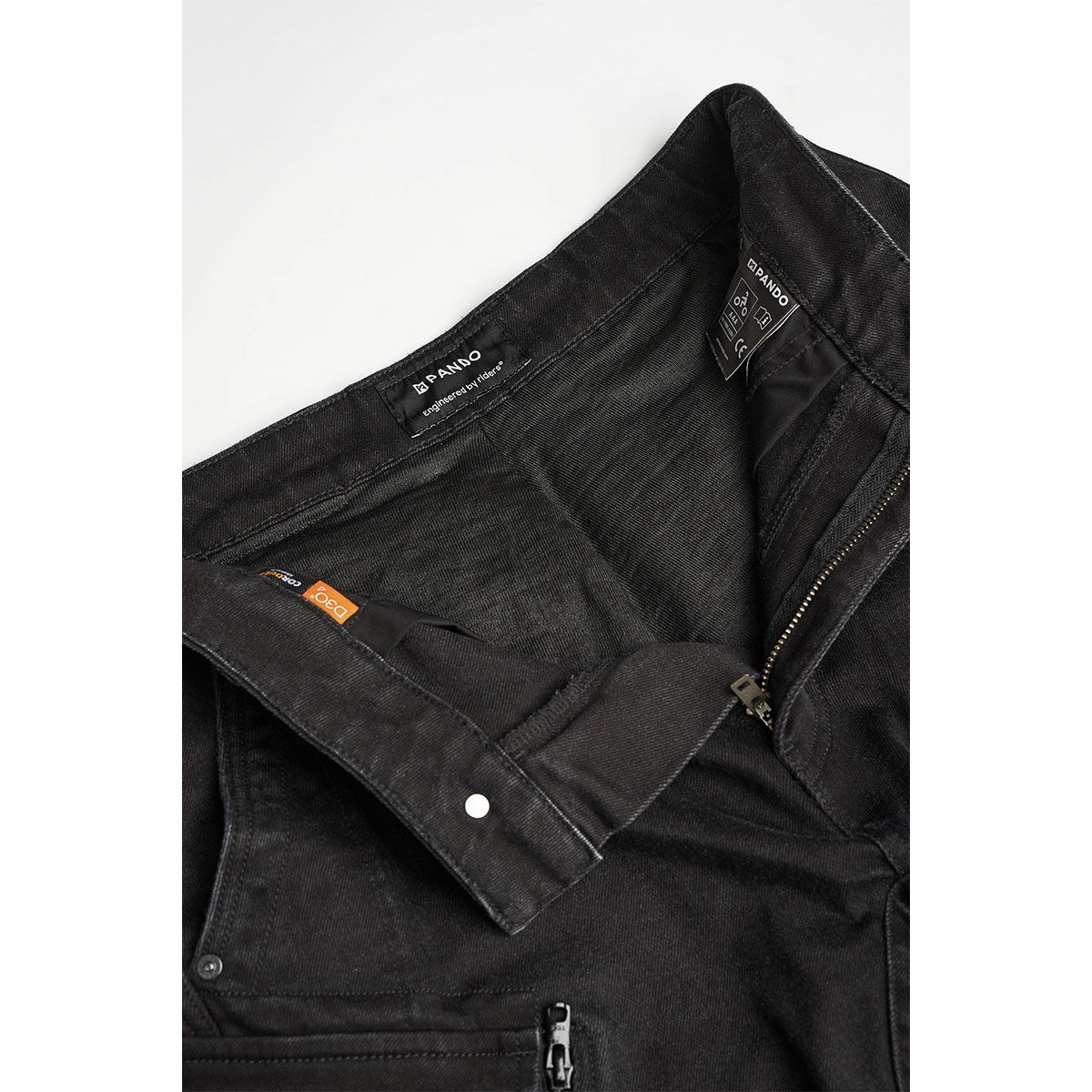 PANDO MOTO｜マーク ブラック AAA｜チノ・カーゴ｜ブラック｜モデル着用