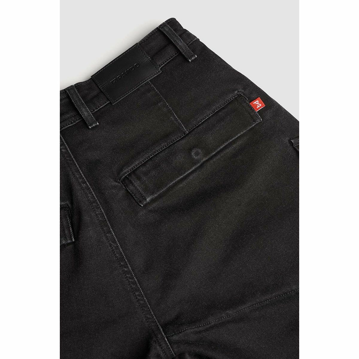 PANDO MOTO｜マーク ブラック AAA｜チノ・カーゴ｜ブラック｜モデル着用