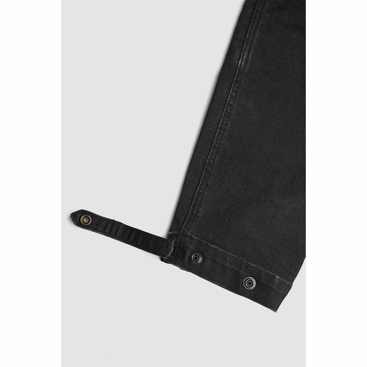 PANDO MOTO｜マーク ブラック AAA｜チノ・カーゴ｜ブラック｜モデル着用