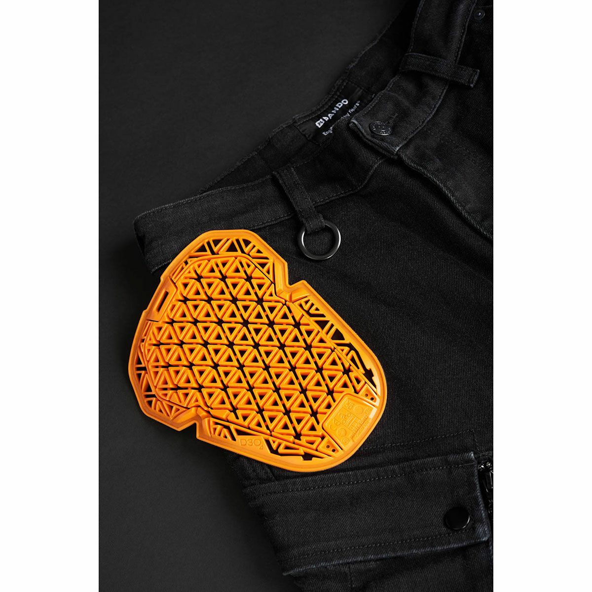 PANDO MOTO｜マーク ブラック AAA｜チノ・カーゴ｜ブラック｜モデル着用