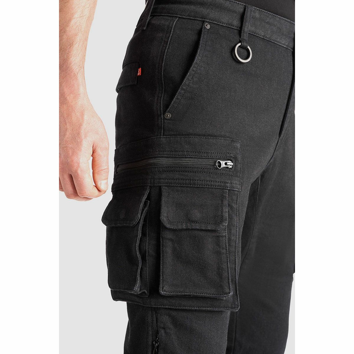 PANDO MOTO｜デザート カーゴ ブラック｜チノ・カーゴ｜ブラック｜モデル着用