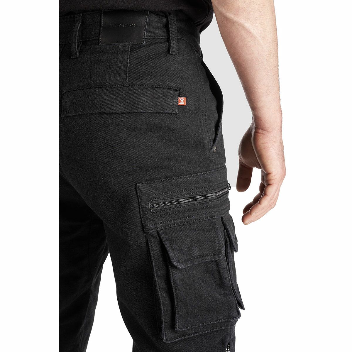 PANDO MOTO｜デザート カーゴ ブラック｜チノ・カーゴ｜ブラック｜モデル着用