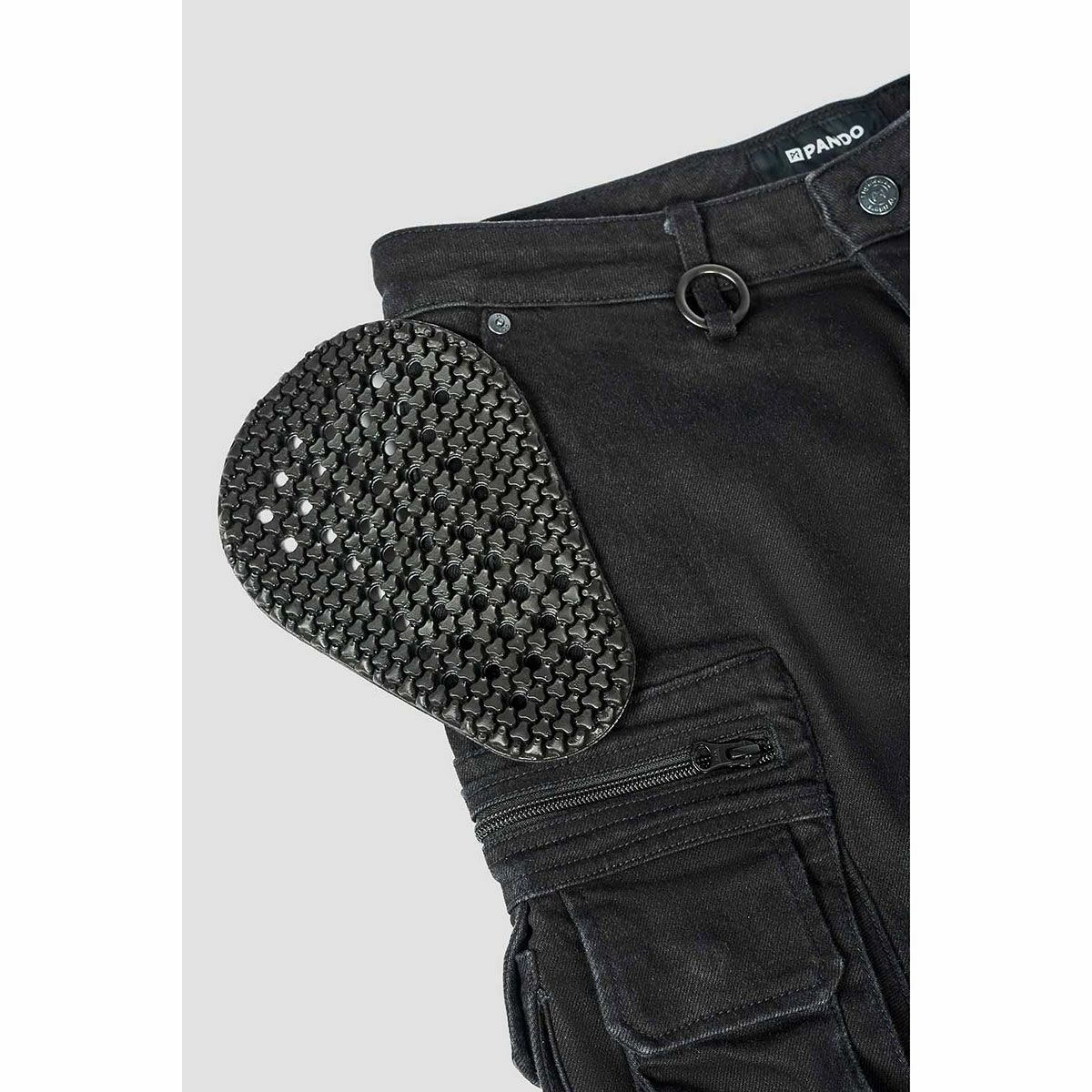 PANDO MOTO｜デザート カーゴ ブラック｜チノ・カーゴ｜ブラック｜モデル着用