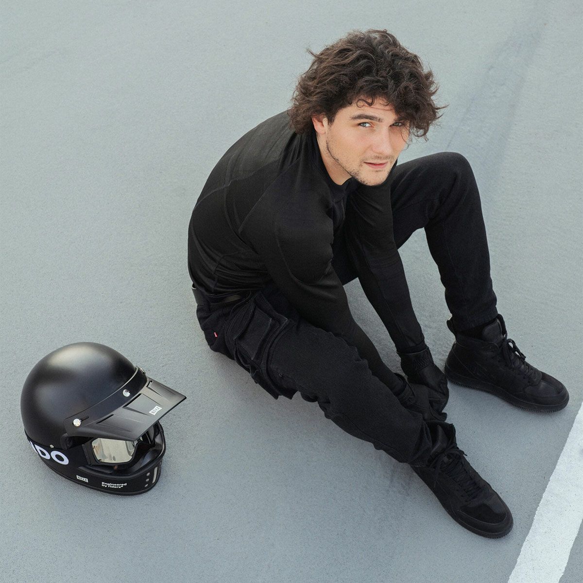 PANDO MOTO｜デザート カーゴ ブラック｜チノ・カーゴ｜ブラック｜モデル着用