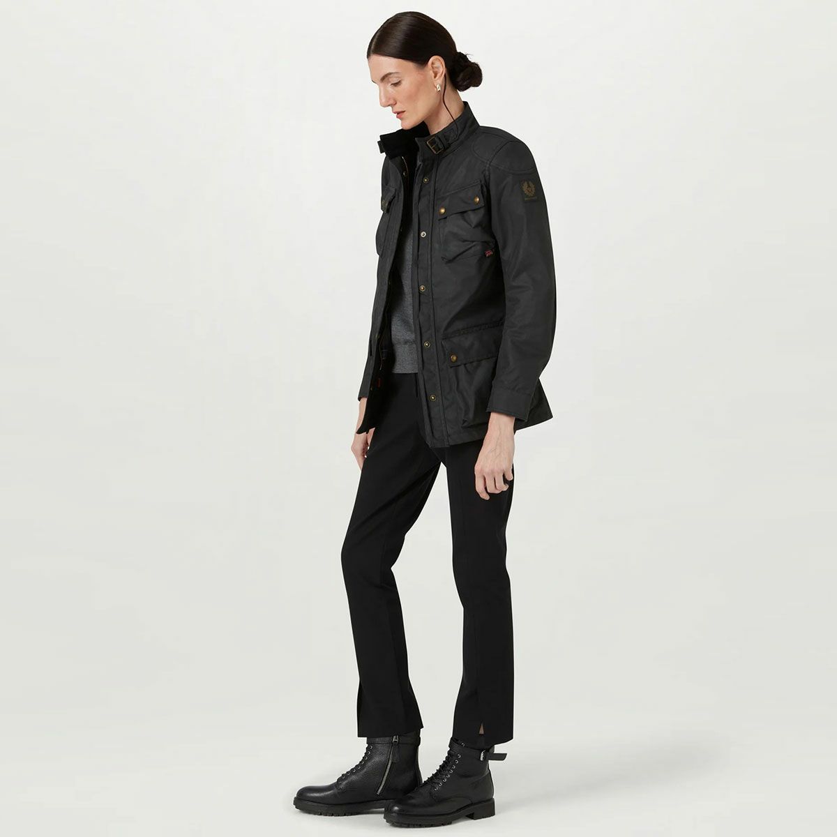 BELSTAFF｜トライアルマスター モーターサイクル ジャケット ウーマン｜ファブリック｜ブラック｜モデル着用
