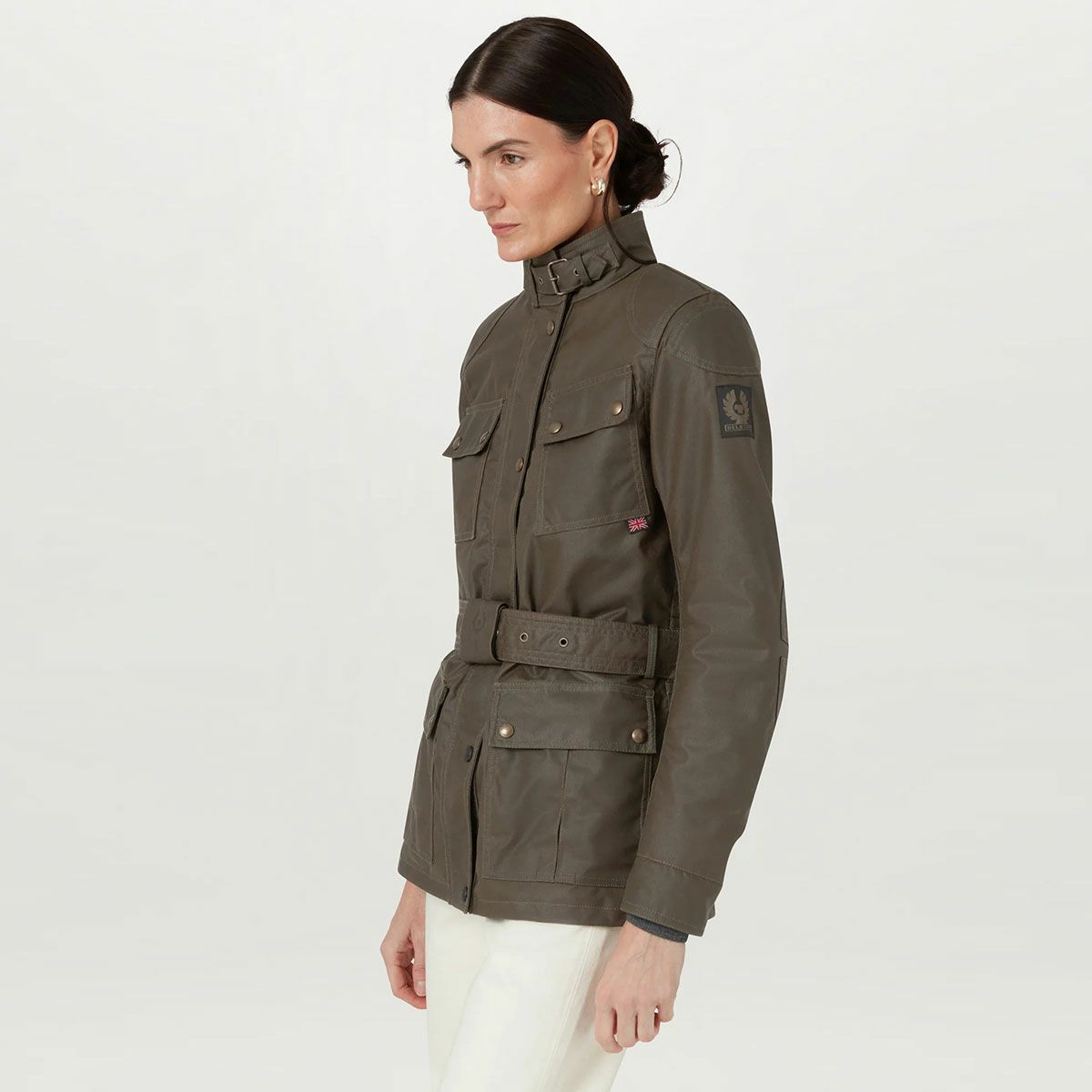 BELSTAFF｜トライアルマスター モーターサイクル ジャケット ウーマン｜ファブリック｜フォレストグリーン｜モデル着用