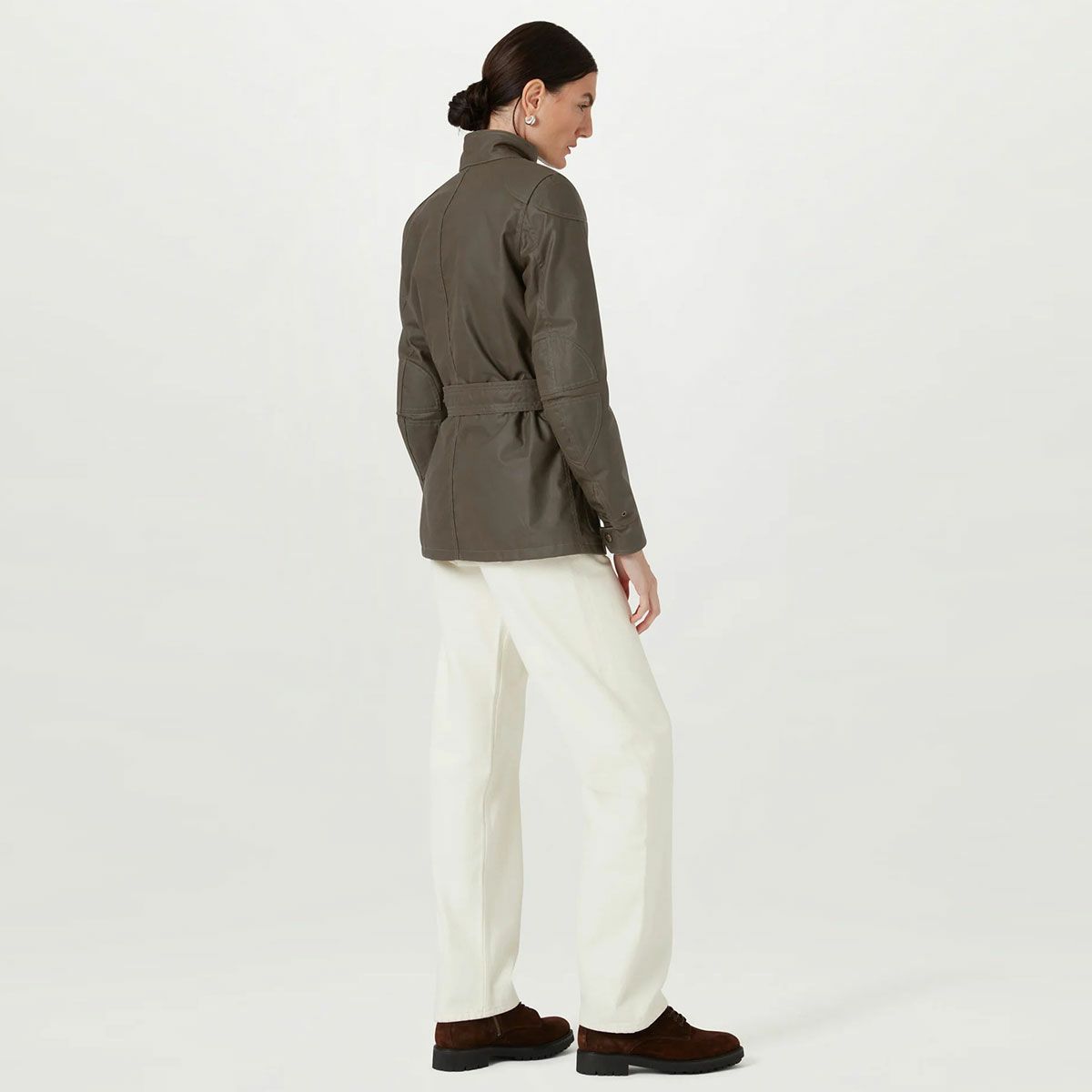 BELSTAFF｜トライアルマスター モーターサイクル ジャケット ウーマン｜ファブリック｜フォレストグリーン｜モデル着用