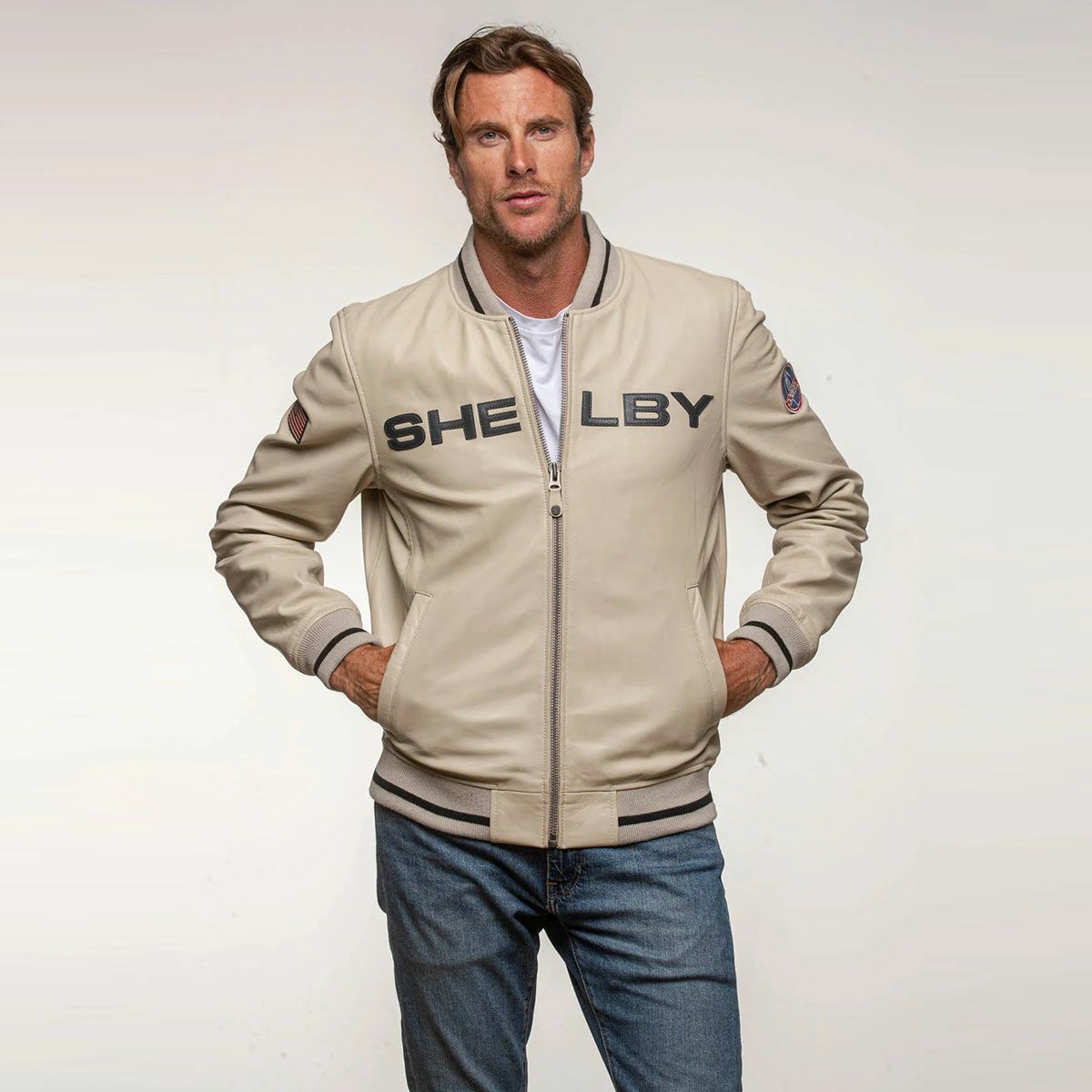 CLASSIC LEGEND MOTORS｜キャロル シェルビー ”ダラス” ブルゾン｜レザー｜エクリュ｜モデル着用