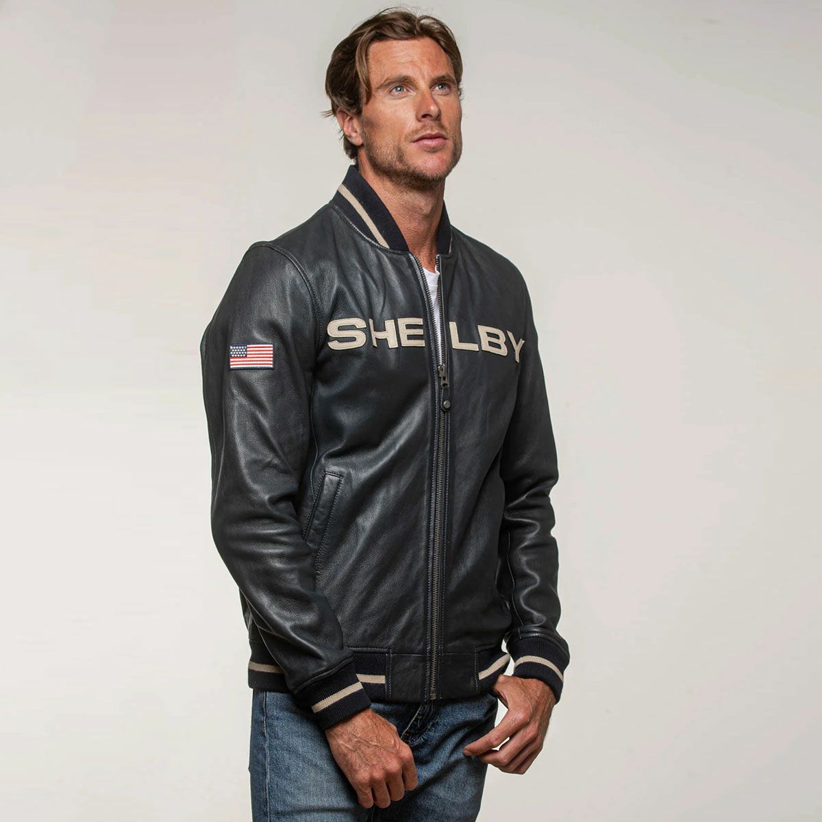 CLASSIC LEGEND MOTORS｜キャロル シェルビー ”ダラス” ブルゾン｜レザー｜マリンブルー｜モデル着用