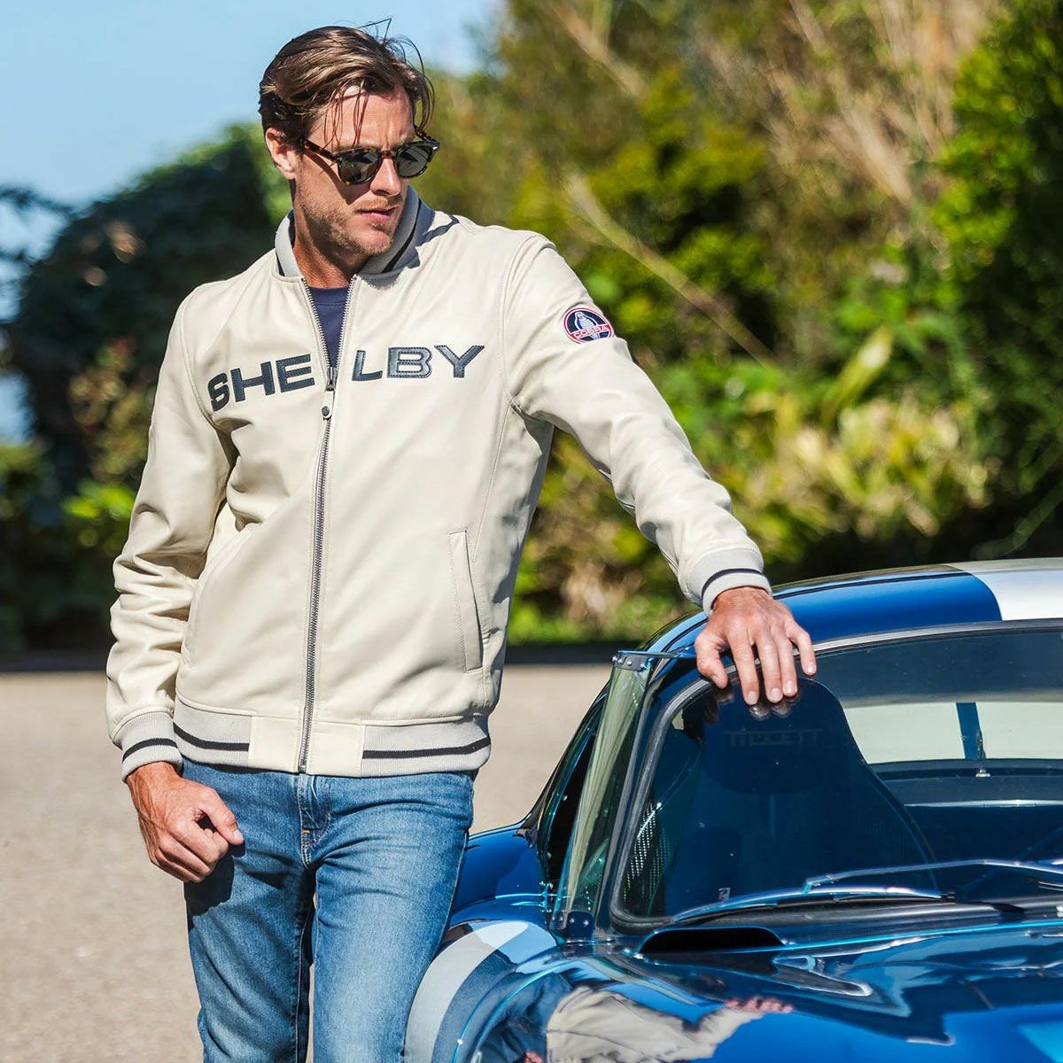 CLASSIC LEGEND MOTORS｜キャロル シェルビー ”ダラス” ブルゾン｜レザー｜エクリュ｜モデル着用
