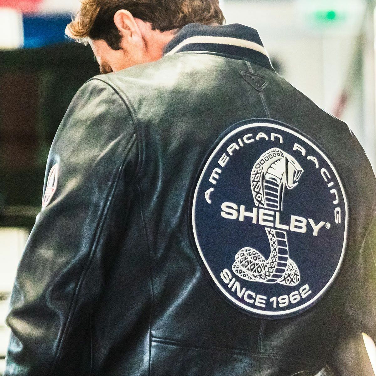CLASSIC LEGEND MOTORS｜キャロル シェルビー ”ダラス” ブルゾン｜レザー｜マリンブルー｜モデル着用