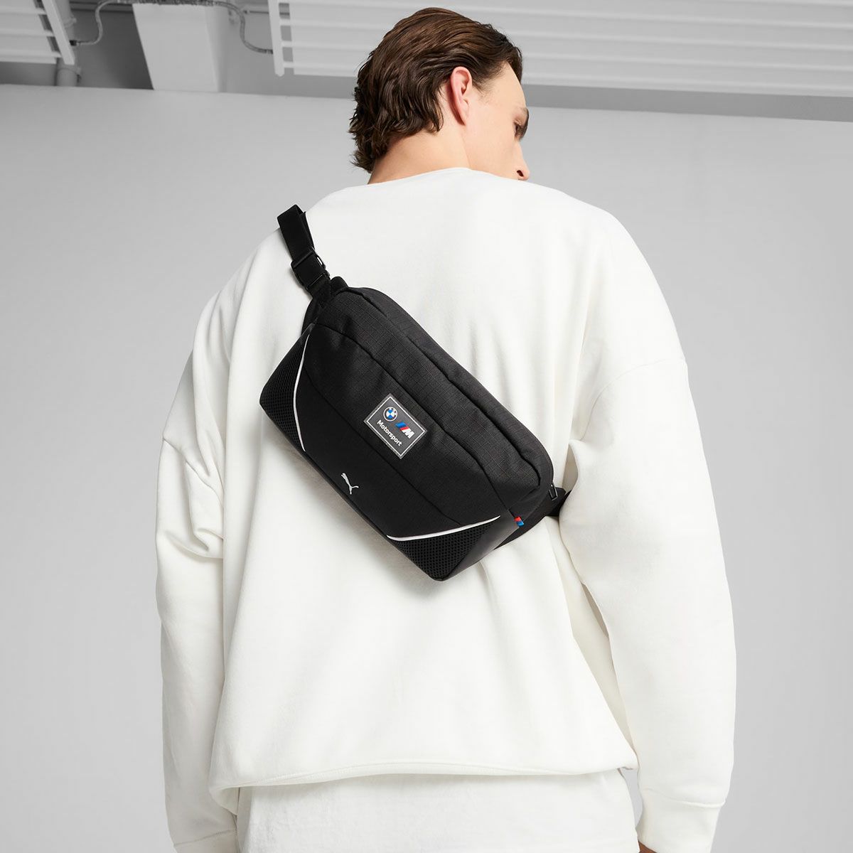 BMW PUMA｜BMW MMS ウエストバッグ ラージ 3L｜バッグ｜ブラック｜モデル着用