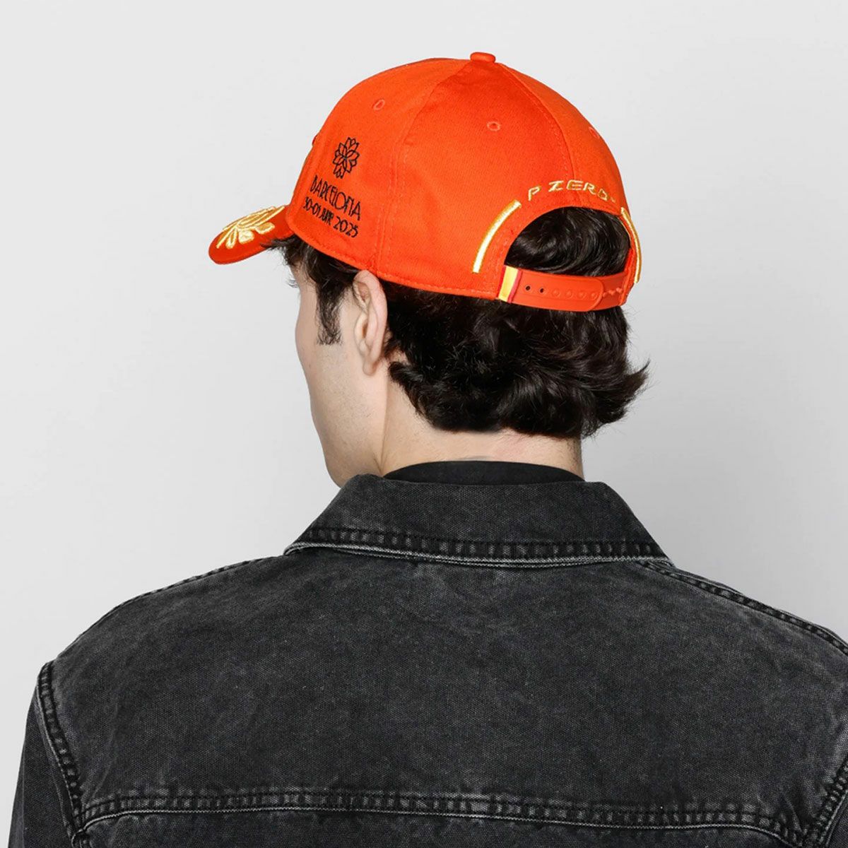 PIRELLI｜ピレリ F1 2025 バルセロナ GP ポディウムキャップ｜帽子｜オレンジ｜モデル着用
