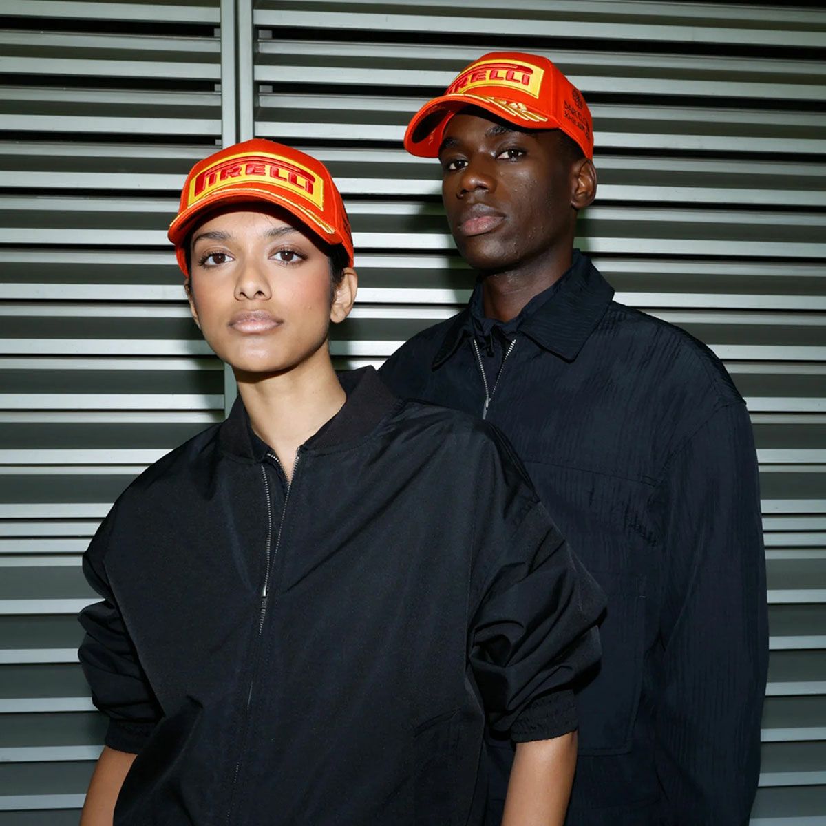 PIRELLI｜ピレリ F1 2025 バルセロナ GP ポディウムキャップ｜帽子｜オレンジ｜モデル着用