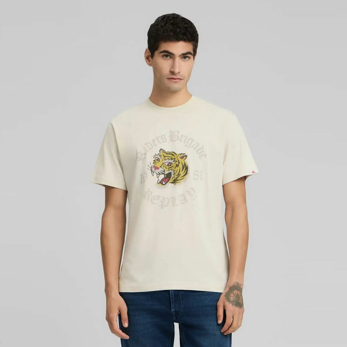 REPLAY｜タイガー プリント Tシャツ｜トップス｜クラウド｜モデル着用