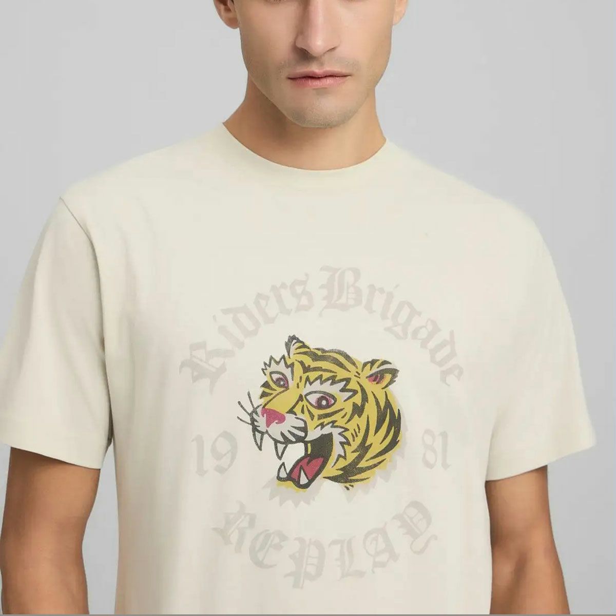 REPLAY｜タイガー プリント Tシャツ｜トップス｜クラウド｜モデル着用