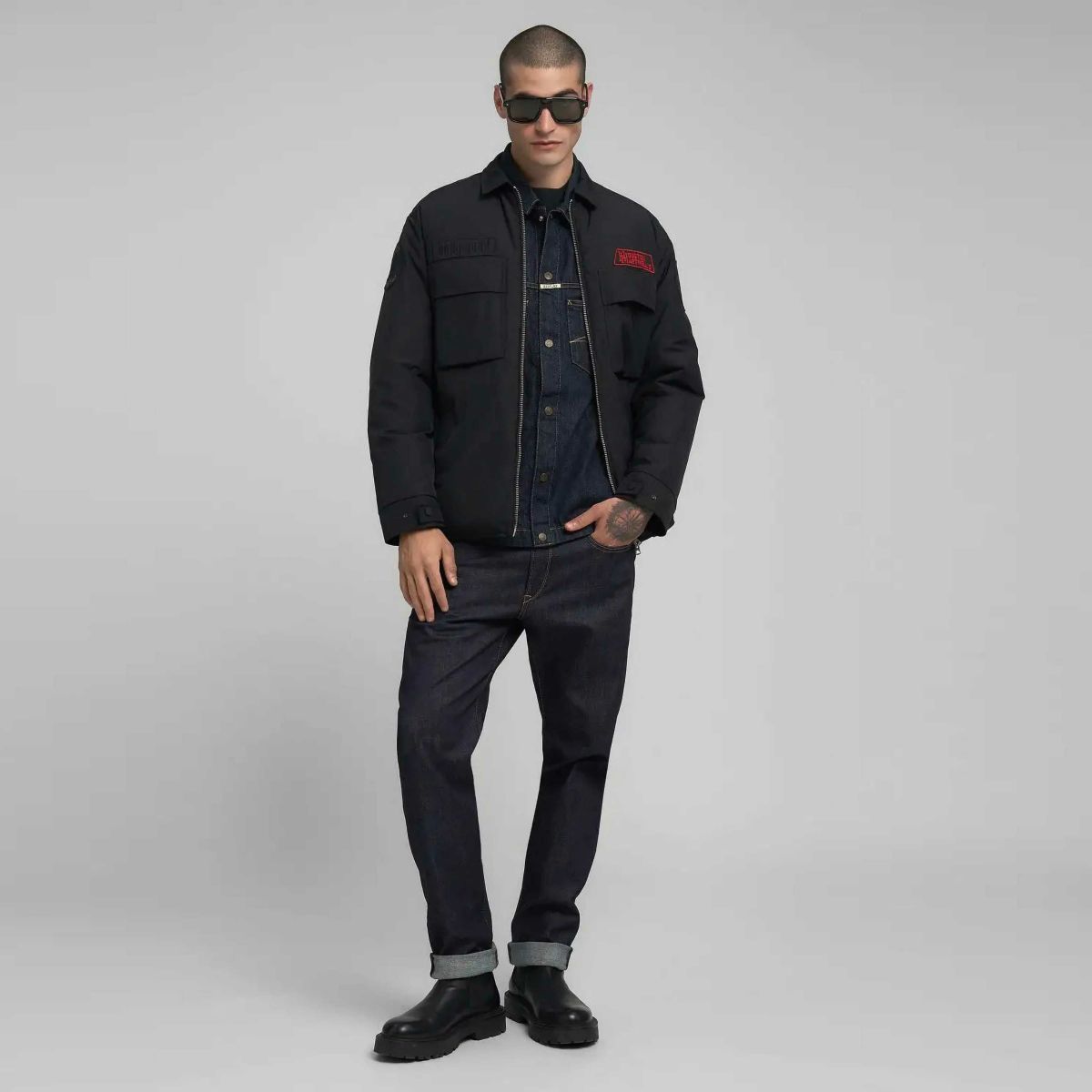 REPLAY｜パッチ ライダージャケット｜アウター｜ブラック｜モデル着用