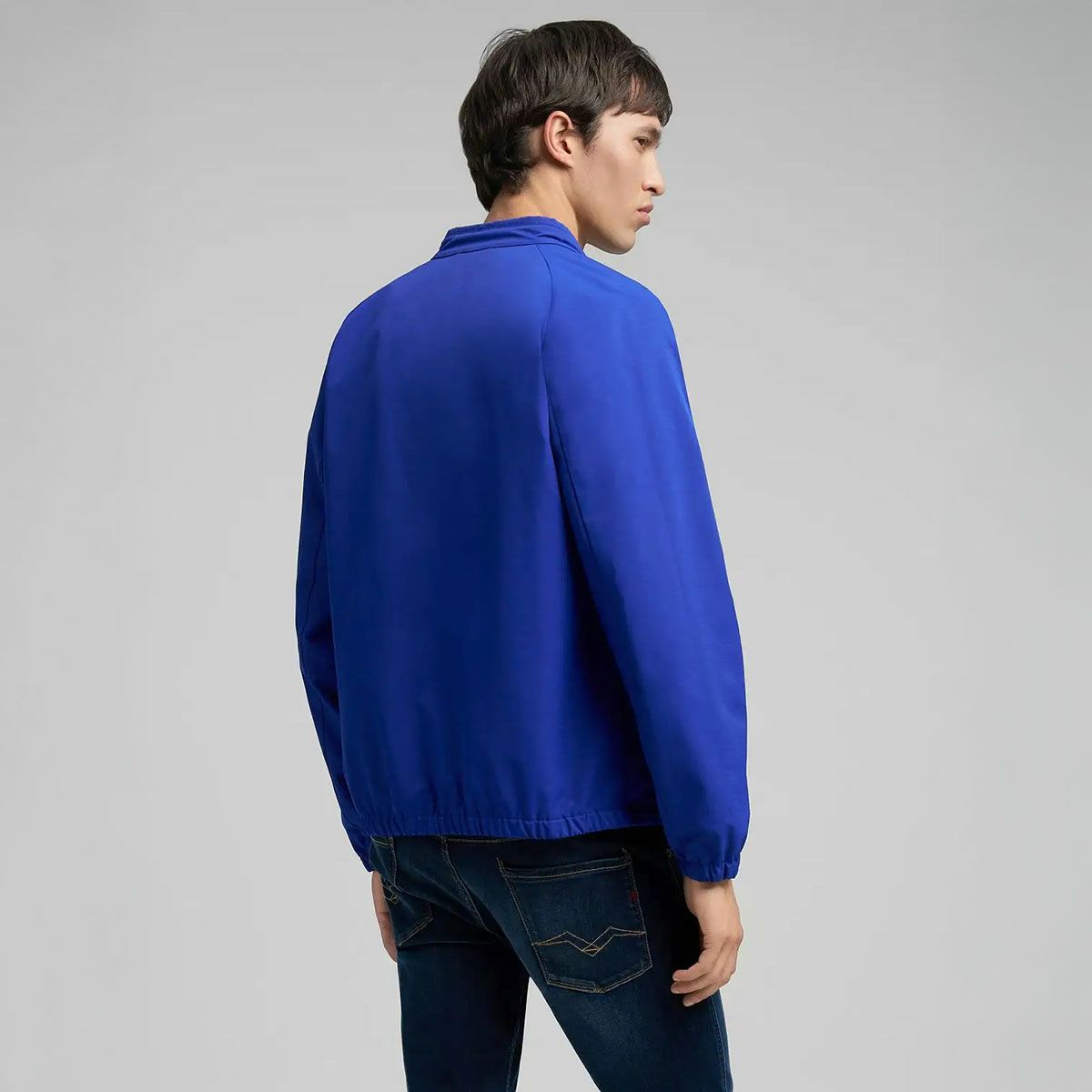 REPLAY｜コントラスト ディテール ジャケット｜アウター｜エレクトリック ブルー｜モデル着用