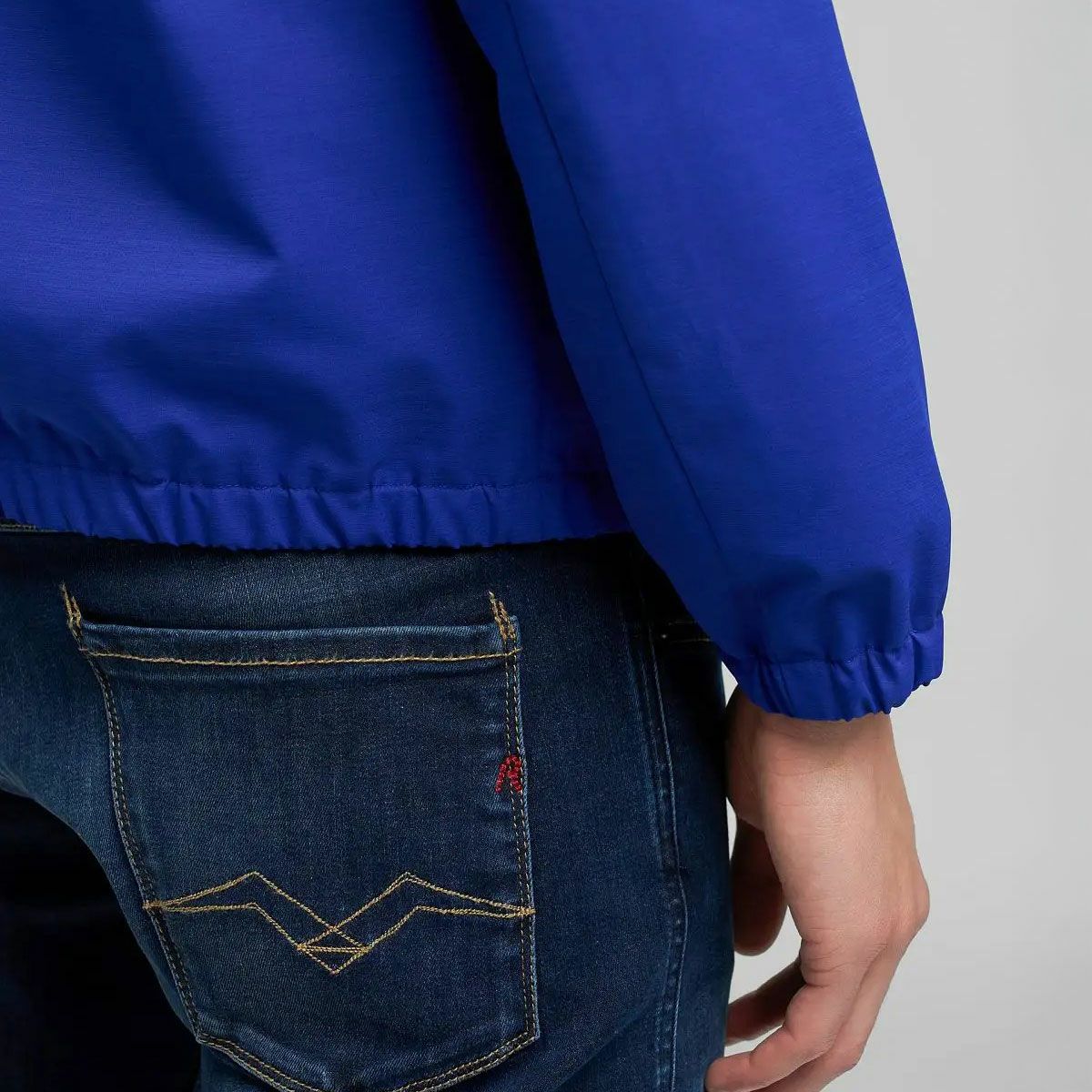 REPLAY｜コントラスト ディテール ジャケット｜アウター｜エレクトリック ブルー｜モデル着用