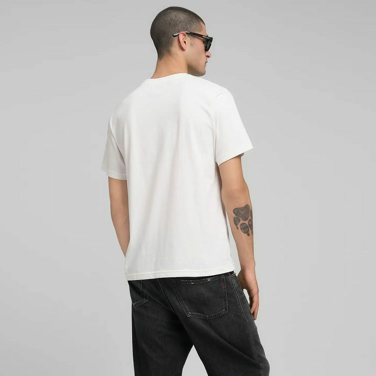 Replay｜チェスト プリント ジャージー Tシャツ｜トップス｜ナチュラルホワイト｜モデル着用