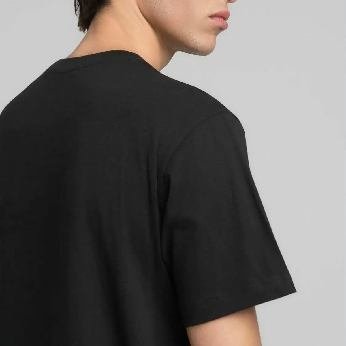 Replay｜チェスト プリント ジャージー Tシャツ｜トップス｜ブラック｜モデル着用