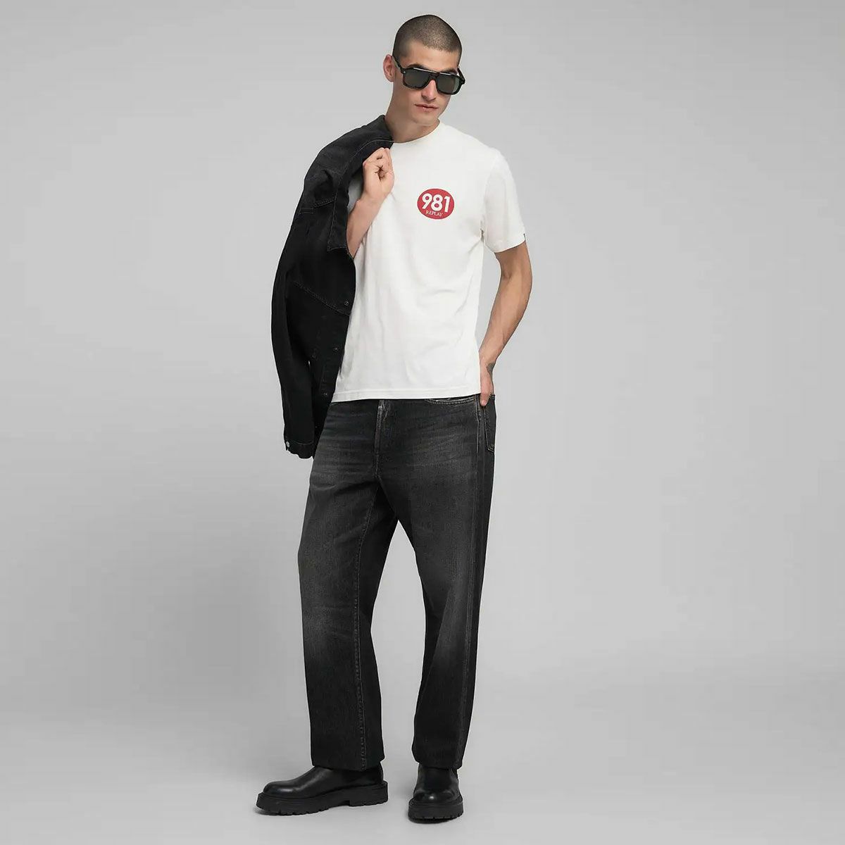 Replay｜チェスト プリント ジャージー Tシャツ｜トップス｜ナチュラルホワイト｜モデル着用