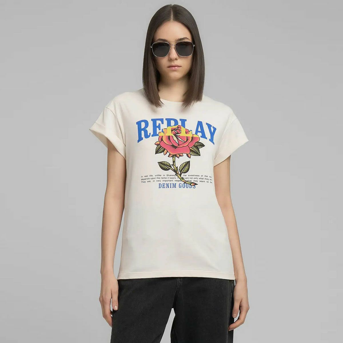 Replay｜ローズ アンド ロゴ プリント ジャージー Tシャツ｜トップス｜ウィンター ホワイト｜モデル着用