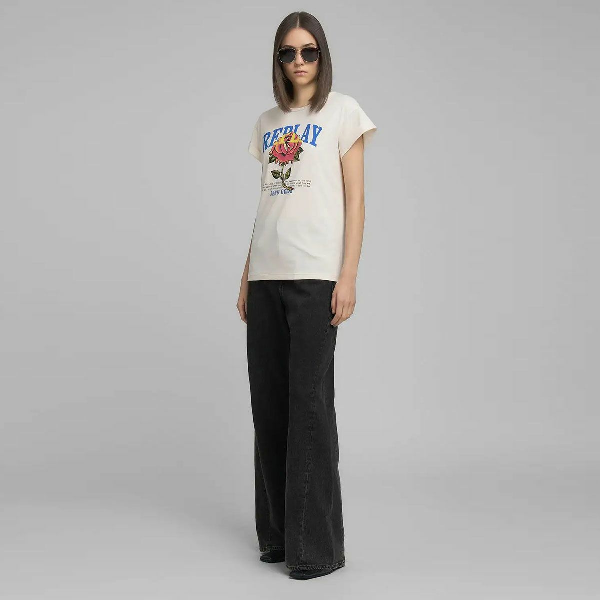 Replay｜ローズ アンド ロゴ プリント ジャージー Tシャツ｜トップス｜ウィンター ホワイト｜モデル着用