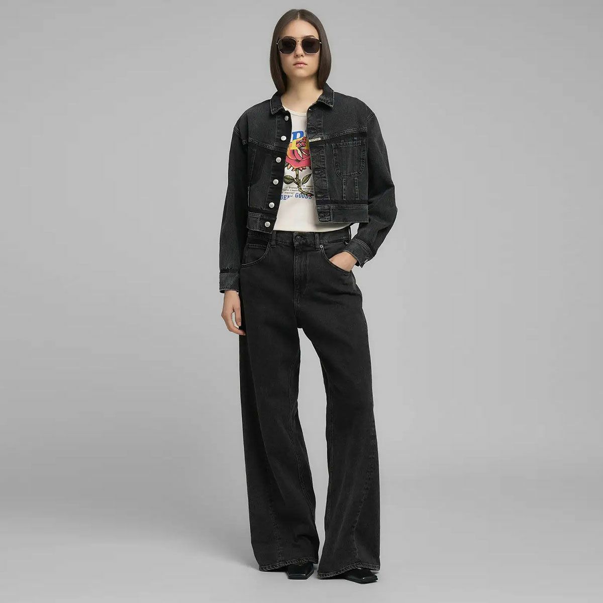 Replay｜ローズ アンド ロゴ プリント ジャージー Tシャツ｜トップス｜ウィンター ホワイト｜モデル着用