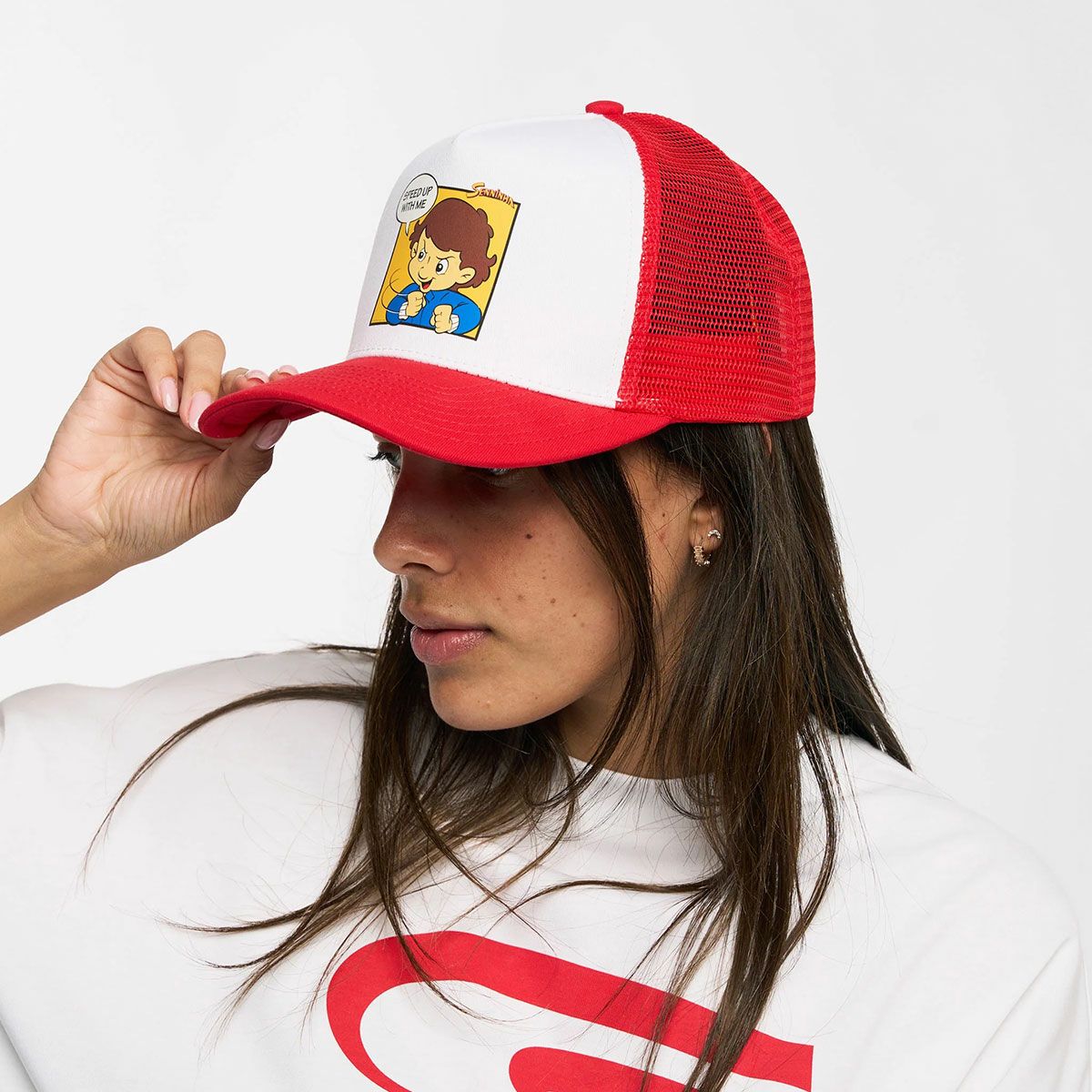 AyrtonSenna｜アイルトン・セナ セニーニャ トラッカーキャップ｜帽子｜レッド｜モデル着用