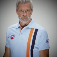 GULF｜ガルフ モダン ストライプ ポロ｜ウェア｜ライトブルー｜モデル着用