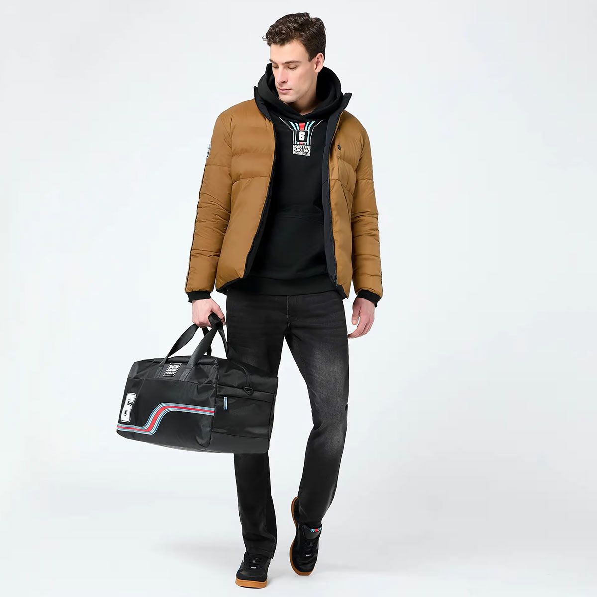 PORSCHE｜MARTINI RACING トラベルバッグ｜ボストンバッグ｜ブラック｜モデル着用