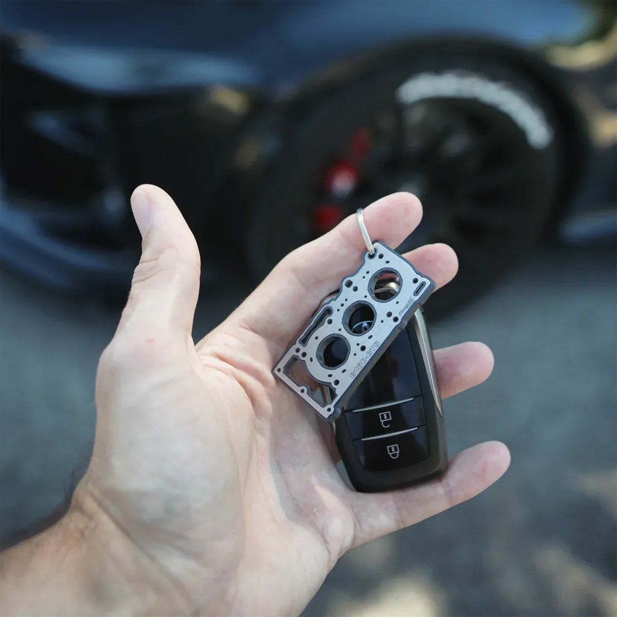 DisagrEE｜トヨタ G16E-GTS ヘッドガスケット キーチェーン｜キーホルダー｜モデル着用