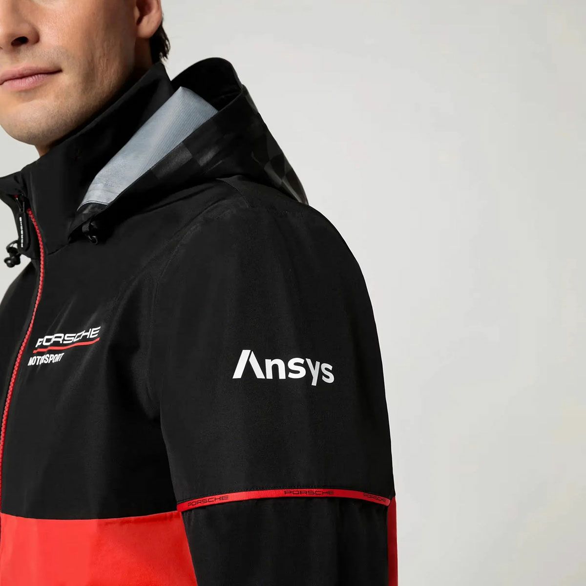 PORSCHE｜ポルシェ モータースポーツ RP チーム レインジャケット｜アウター｜ブラック×レッド｜モデル着用