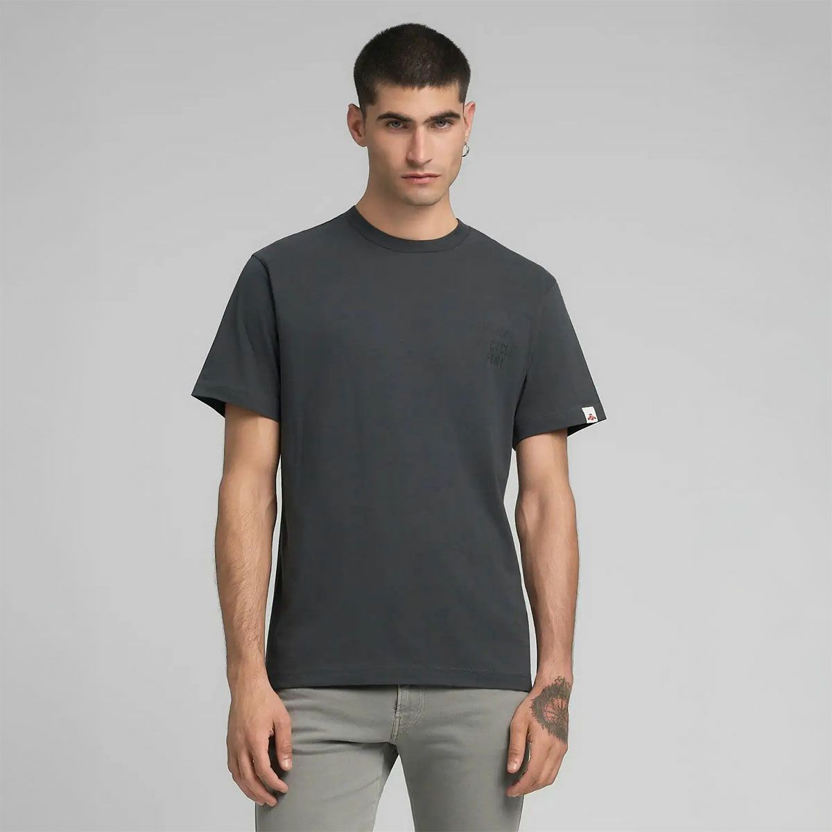 REPLAY｜フロント＆バック プリント Tシャツ｜トップス｜アイアン｜モデル着用