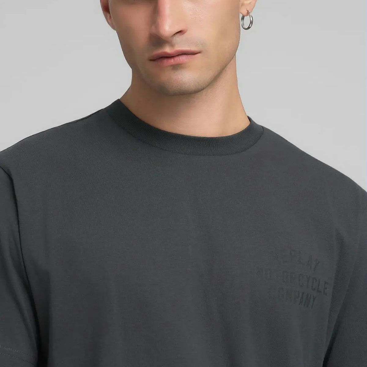 REPLAY｜フロント＆バック プリント Tシャツ｜トップス｜アイアン｜モデル着用