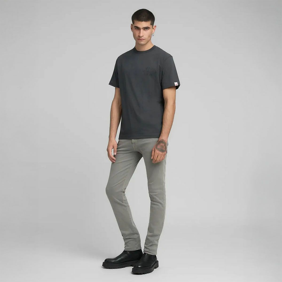 REPLAY｜フロント＆バック プリント Tシャツ｜トップス｜アイアン｜モデル着用