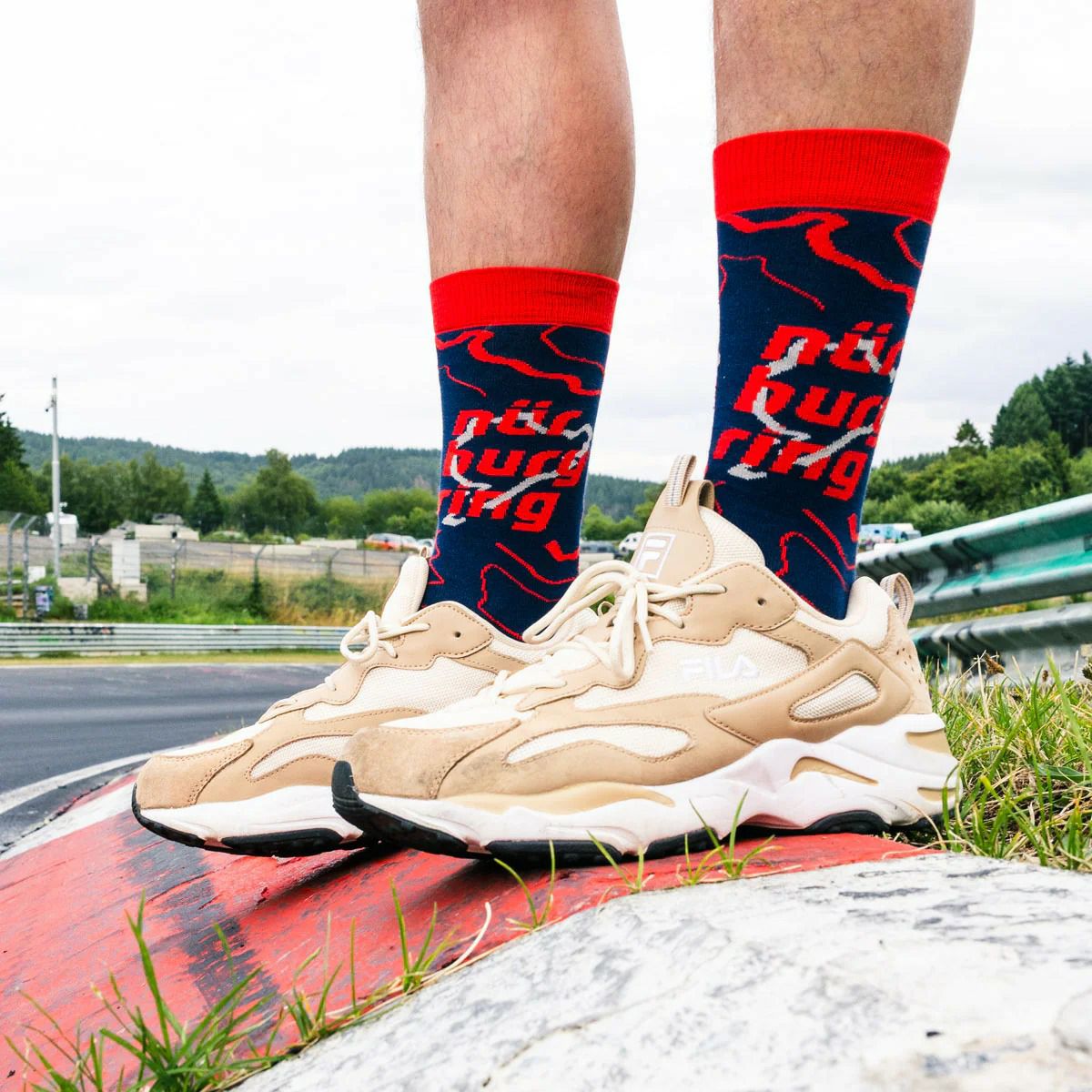 HEEL TREAD｜ニュルブルクリンク ソックス｜靴下｜モデル着用