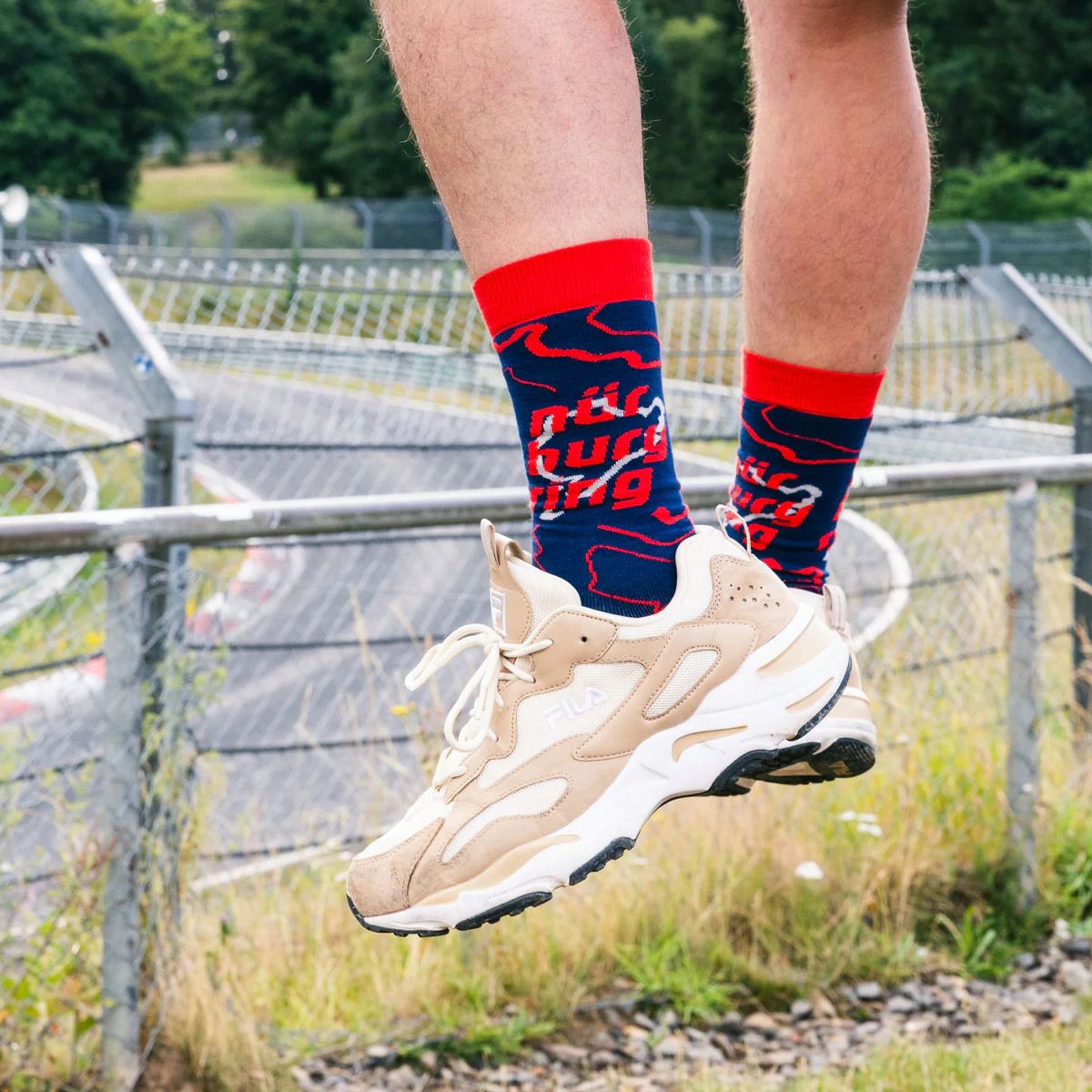 HEEL TREAD｜ニュルブルクリンク ソックス｜靴下｜モデル着用