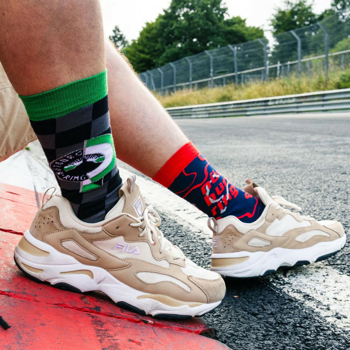 HEEL TREAD｜ニュルブルクリンク クラシック ソックス｜靴下｜モデル着用