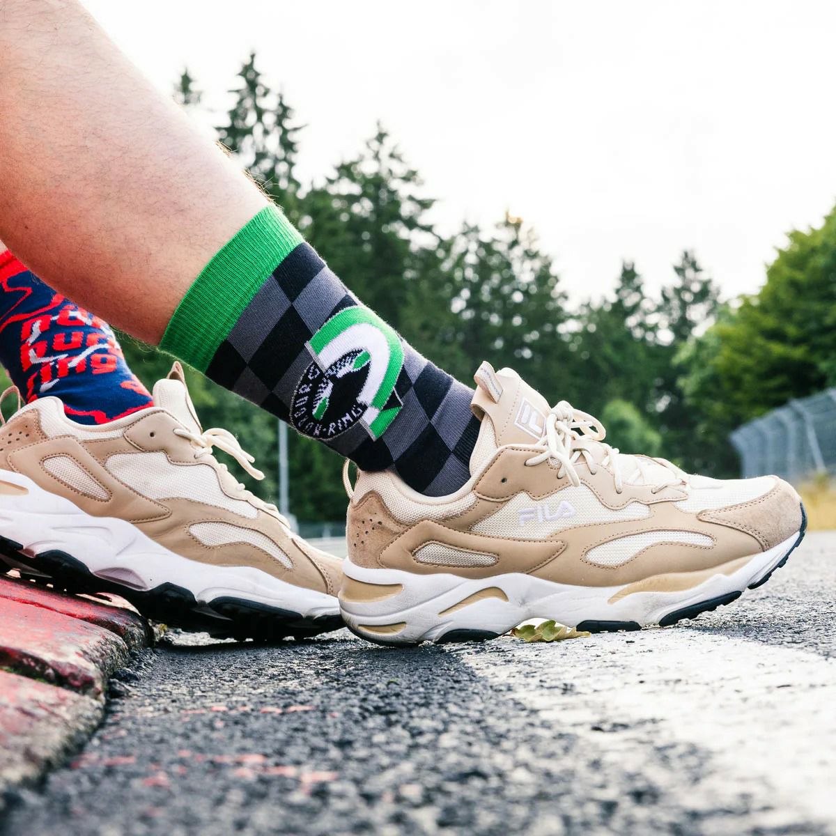 HEEL TREAD｜ニュルブルクリンク クラシック ソックス｜靴下｜モデル着用