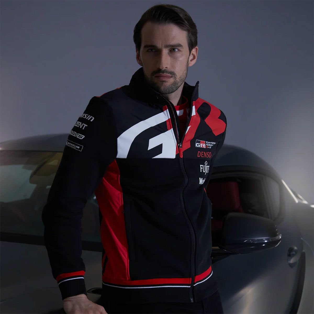 GR｜2025 トヨタ ガズー レーシング WEC チーム スウェットシャツ｜ウェア｜ブラック｜モデル着用