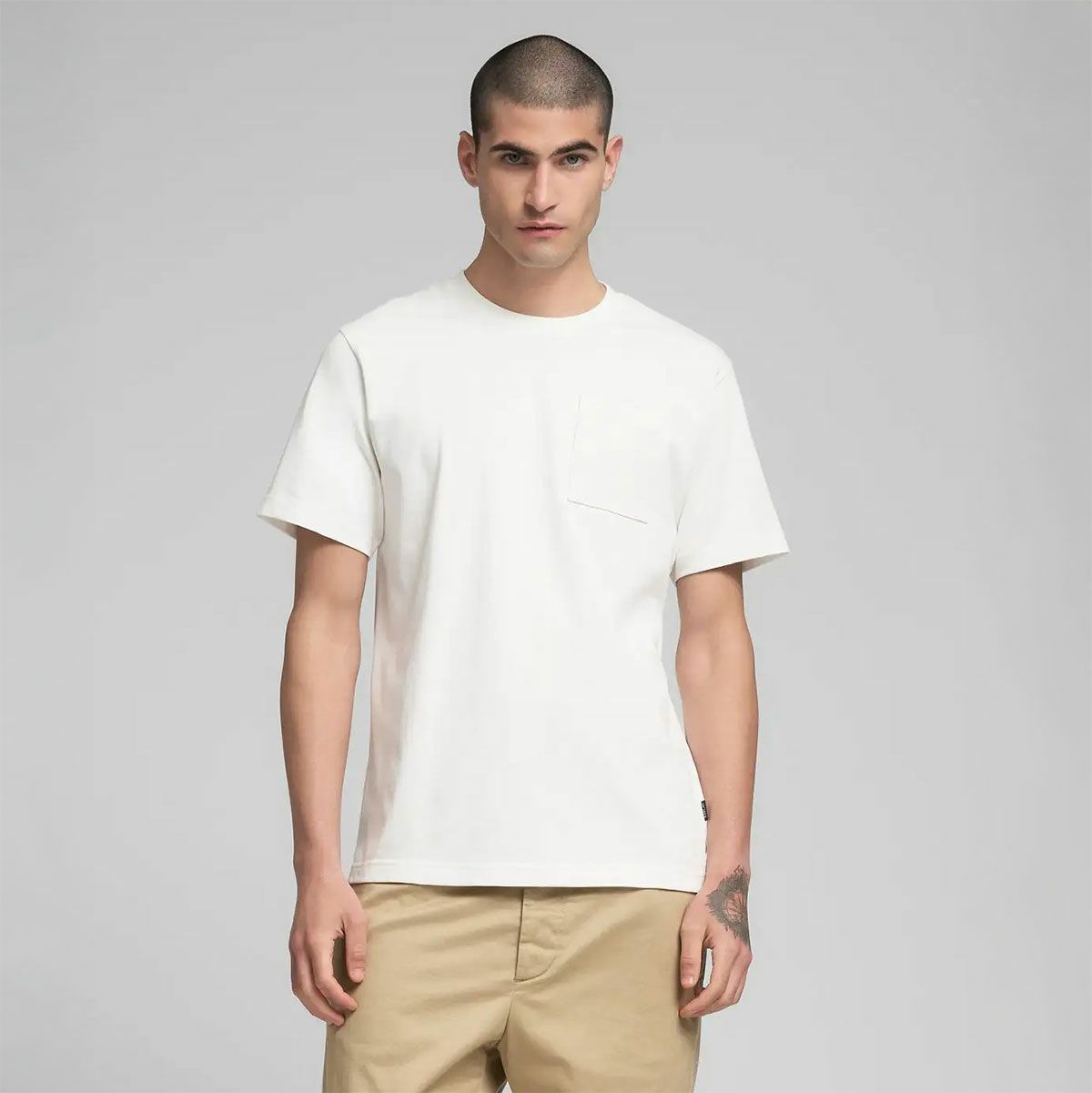 REPLAY｜ブレスト ポケット ＆ プリント ジャージー Tシャツ｜トップス｜ナチュラルホワイト｜モデル着用