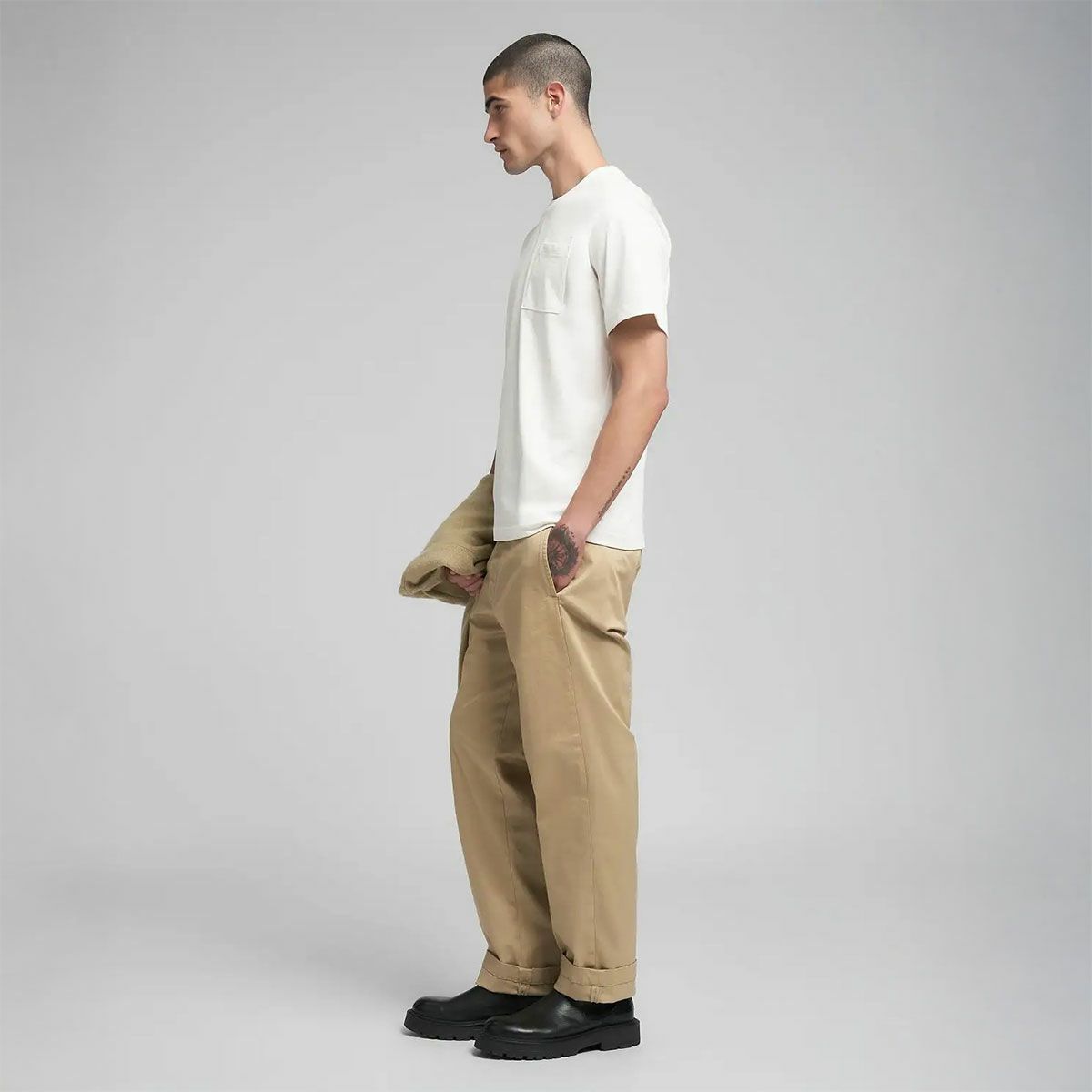 REPLAY｜ブレスト ポケット ＆ プリント ジャージー Tシャツ｜トップス｜ナチュラルホワイト｜モデル着用