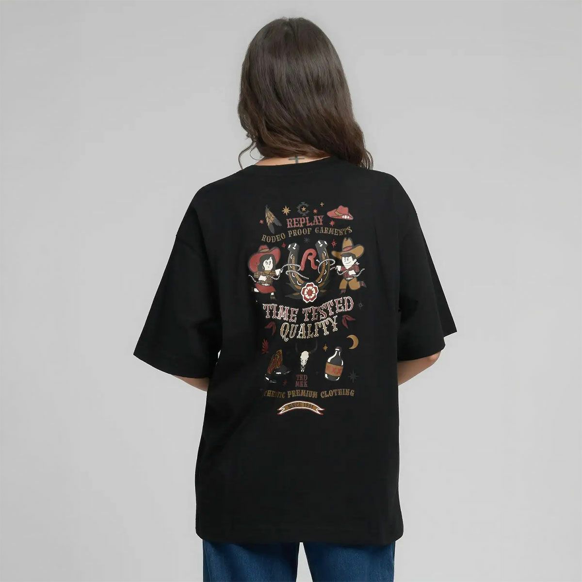 REPLAY｜ウエスタン プリント ボーイフィット Tシャツ｜トップス｜ブラック｜モデル着用